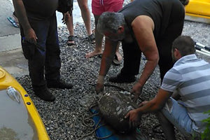 Έβγαλαν αμφορέα από τη θάλασσα