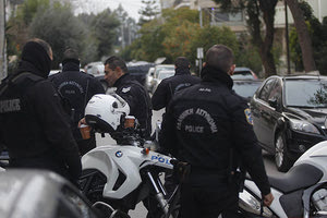 “Ζυγίζουν” την απειλή κατά Σακελλαρίου