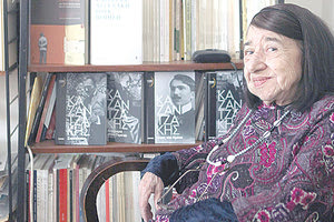 ΚΑΤΕΡΙΝΑ ΑΓΓΕΛΑΚΗ-ΡΟΥΚ: “Ο νονός μου, ο Νίκος Καζαντζάκης”