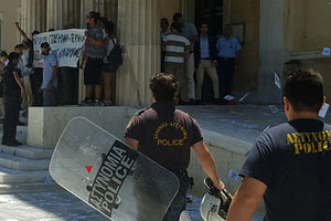 Ενταση πάλι με τον “Ρουβίκωνα”