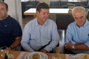 Συνάντηση με τον εκπρόσωπο της Ύπατης Αρμοστείας του ΟΗΕ για το θέμα των προσφύγων στην Ελλάδα Φιλίπ Λεκλέρκ είχε ο πρόεδρος της Περιφερειακής Ένωσης Δήμων και δήμαρχος Ηρακλείου Βασίλης Λαμπρινός.