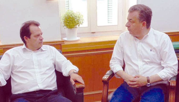 ο περιφερειάρχης Στ.Αρναουτάκης και ο γενικός γραμματέας του Υπουργείου Υποδομών κ. Δέδες