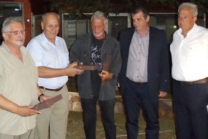 ΜΠΑΝΤΙΝΑΚΗΣ - Γ. ΚΑΝΕΛΛΑΚΗΣ ΣΤΟ ΣΠΗΛΙ: Τίμησαν την “ψυχή” των ιστορικών ντοκιμαντέρ