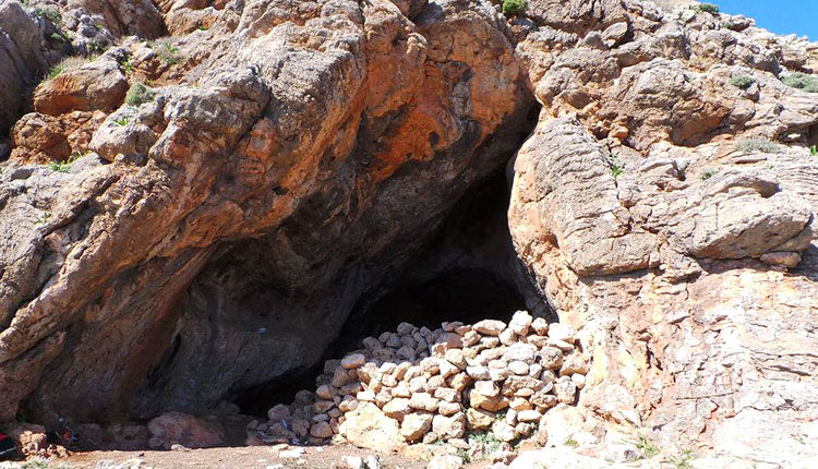 Σπηλιά στη νότια Κρήτη που στοίβαζαν μετανάστες 