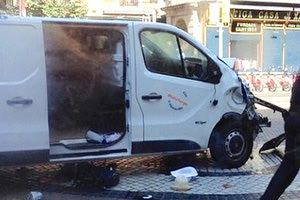 Νεκρός έπεσε ο δράστης της τρομοκρατικής επίθεσης στη Βαρκελώνη Γιουνές Αμπουγιακούμπ