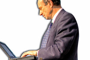 ΑΝΔΡΑΣ ΜΕ ΦΟΡΗΤΟ Η/Υ