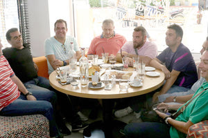 Εργοτέλης: Ο Γιώργος Τουτζάρης με τον Σταύρο Λαμπράκη στη χθεσινή συνάντηση γνωριμίας με τους αθλητικούς συντάκτες