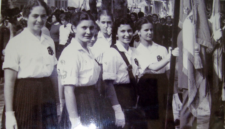 Η ΣΗΜΑΙΑ ΤΟΥ ΘΗΛΕΩΝ ΚΑΙ ΟΙ ΠΑΡΑΣΤΑΤΙΣΣΕΣ