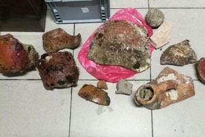 Οι τουρίστες αλίευαν και αρχαία