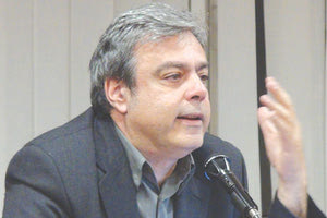 ο αναπληρωτής υπουργός Επικράτειας Χριστόφορος Βερναρδάκη