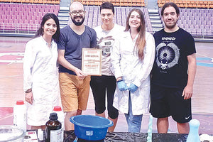 ευκαιρία να συμμετέχουν σε έξυπνα χημικά πειράματα είχαν τα παιδιά του Indoor Summer Sports Camp (ISSC)