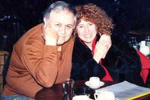 η σπουδαία Ελληνίδα ερμηνεύτρια, Αλίκης Καγιαλόγλου με τον Μάνο Χατζιδάκι.