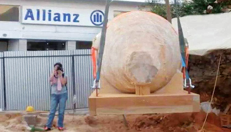 δύο τεράστια πιθάρια που ανακαλύφτηκαν στην ανασκαφή από την Εφορεία Αρχαιοτήτων Χανίων