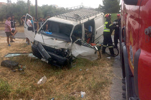 κλούβα έχασε τον έλεγχο του αυτοκινήτου και αφού προσέκρουσε σε σταθερό αντικείμενο, ακινητοποιήθηκε σε μια αλάνα στην περιοχή του ΠΑΓΝΗ