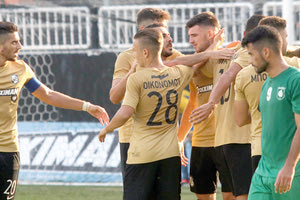 Οι παίκτες του ΟΦΗ πανηγυρίζουν το πρώτο γκολ του Μάνου