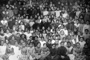 Το Παρθεναγωγείο σε παράταξη