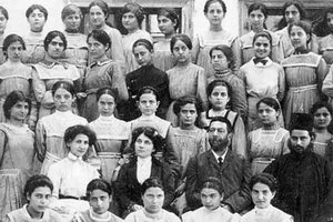 ΦΩΤΟ ΗΜΕΡΑΣ: Το Παρθεναγωγείο με διευθυντή τον Α. Βορεάδη