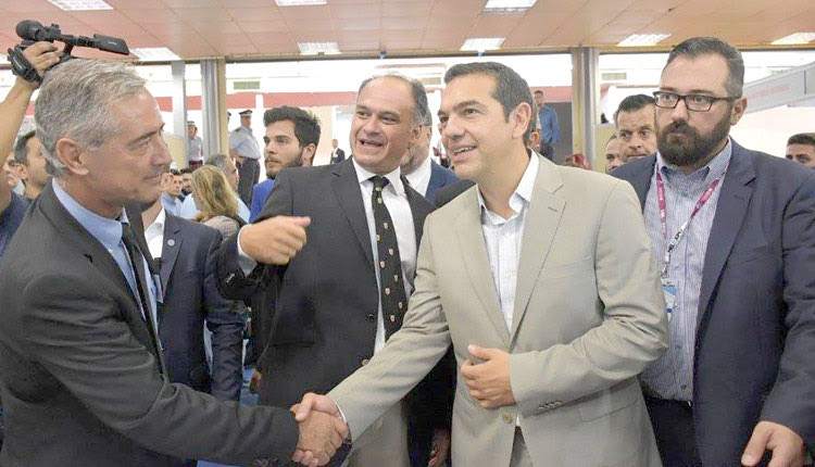 Ο καθηγητής, κ. Πάνος Τραχανιάς, του ΙΤΕ με τον πρωθυπουργό στο περίπτερο της εταιρείας OvidVR