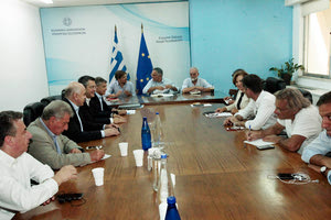 συνάντηση περιφερειαρχών με τον υπουργό Εσωτερικών Πάνο Σκουρλέτη