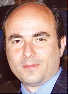 O επίκουρος καθηγητής στο τμήμα Φυσικής, Κωνσταντίνος Μακρής