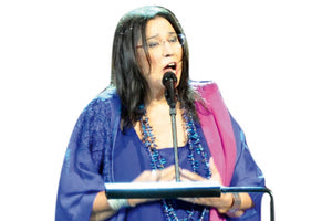 Η ΕΜΒΛΗΜΑΤΙΚΗ ΤΡΑΓΟΥΔΙΣΤΡΙΑ, ΜΑΡΙΑ ΦΑΡΑΝΤΟΥΡΗ