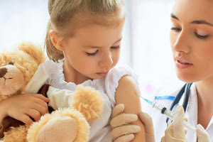 παιδιά εμβολιάζονται