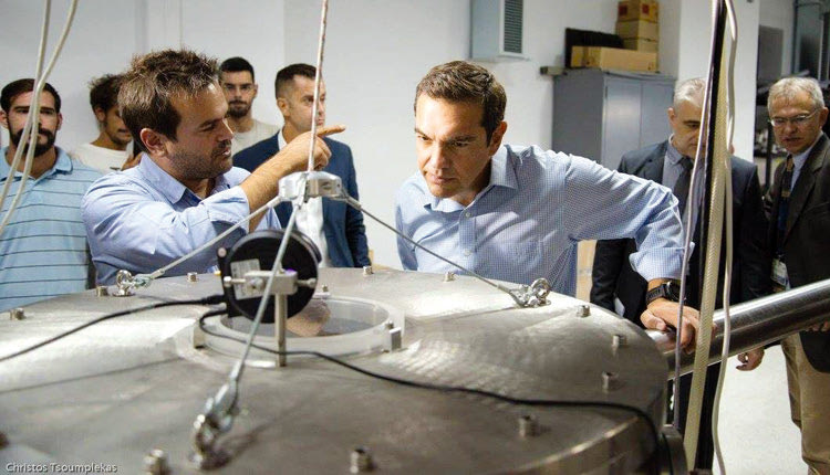 ΙΤΕ: Ο πρωθυπουργός άκουσε με ενδιαφέρον ό,τι του παρουσίασαν οι επιστήμονες 