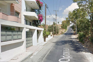 η οδός Ορακίων είναι ένας πολύ στενός κατηφορικός δρόμος στην περιοχή της Ν.Αλικαρνασσού