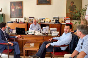 ο κ. Χαρίτσης με τον δήμαρχο Ηρακλείου