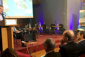 ο περιφερειάρχης Σταύρος Αρναουτάκης μιλώντας στο φόρουμ της Ευρωπαϊκής Επιτροπής με θέμα την Καθαρή Ενέργεια στα Νησιά της Ευρωπαϊκής Ένωσης