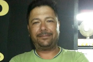 Ο κ. Γιάννης Πεϊνίρης αγάπησε την πυρογραφία όταν έμεινε άνεργος