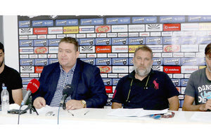 Ο Φώτης Τσάλος στη συνέντευξη τύπου με τους Αδάμο, Γιαπιτζόγλου, Μαρινάκη