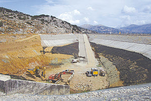 Οι εργασίες δαπέδου για την απομάκρυνση του μετροπόντικα στο Οροπέδιο