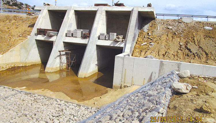 Το έργο εισόδου του νερού από το Χώνος