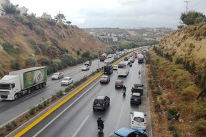 Ουρές χιλιομέτρων στην εθνική οδό και τροχαία από τις βροχές