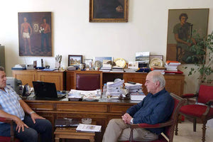 Με το νέο πρόεδρο του Παγκοσμίου Συμβουλίου Κρητών, κ. Μανόλη Κουγιουμουτζή συναντήθηκε χθες ο δήμαρχος Ηρακλείου, κ. Βασίλης Λαμπρινός, στο γραφείο του, στη Λότζια.