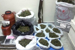 ΑΣΤΥΝΟΜΙΚΗ ΕΠΙΧΕΙΡΗΣΗ: Όπλα και ναρκωτικά στα Σίσαρχα