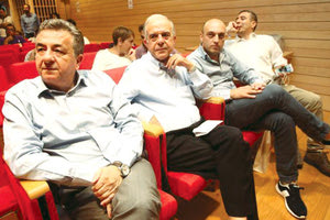 Δημαρχος-Περιφερειαρχης