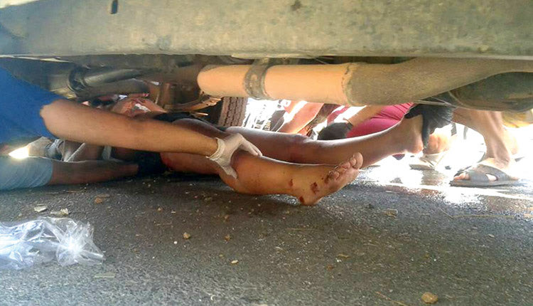 Τροχαίο: Η κοπέλα που ήταν συνεπιβάτιδα στην γουρούνα κάτω από το αυτοκίνητο