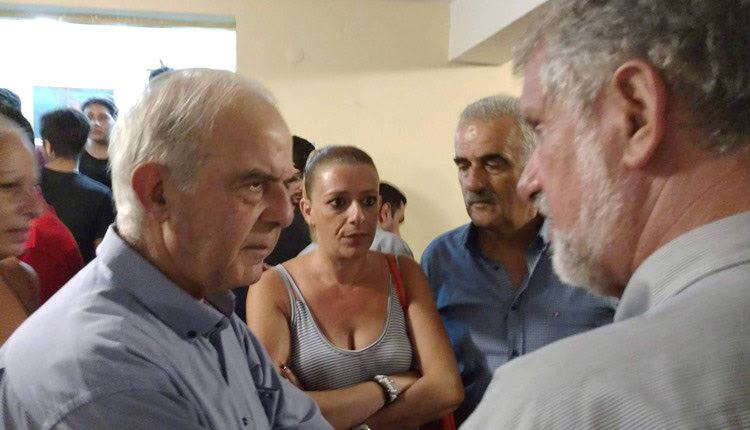 Και ο δήμαρχος Ηρακλείου Βασίλης Λαμπρινός κατέβηκε στο λιμάνι