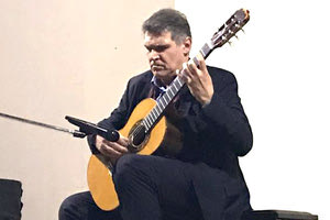 Ρεσιτάλ κιθάρας με το Γ. Μαστοράκη πραγματοποιείται αύριο στο μικρό κηποθέατρο