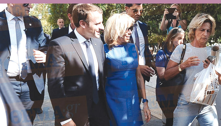 ΜΑΚΡΟΝ - ΜΠΡΙΖΙΤ: Άφησαν το πρωτόκολλο και έβγαζαν selfie 