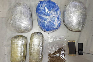 Ναρκωτικά με... κούριερ