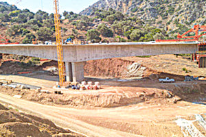 Η υπό κατασκευή γέφυρα στο δρόμο ΓΟΥΡΝΕΣ-ΧΕΡΣΟΝΗΣΟΣ