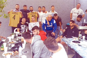 ΟΦΗ : ΟΙΚΟΓΕΝΕΙΑΚΟ ΔΙΠΛΟ ΚΑΙ ΜΠΑΡΜΠΕΚΙΟΥ ΣΤΟ ΒΑΚ 