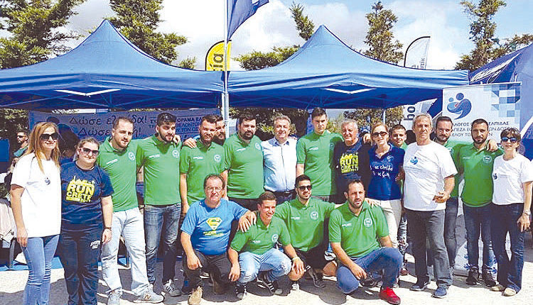 Οι ποδοσφαιριστές του ΟΦΑ στη γιορτή, που στήθηκε στο Αρκαλοχώρι για τον τρίτο Ημιμαραθώνιο Κρήτης