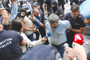 Τις έντονες αποδοκιμασίες του πλήθους εισέπραξαν οι συλληφθέντες της απαγωγής Λεμπιδάκη