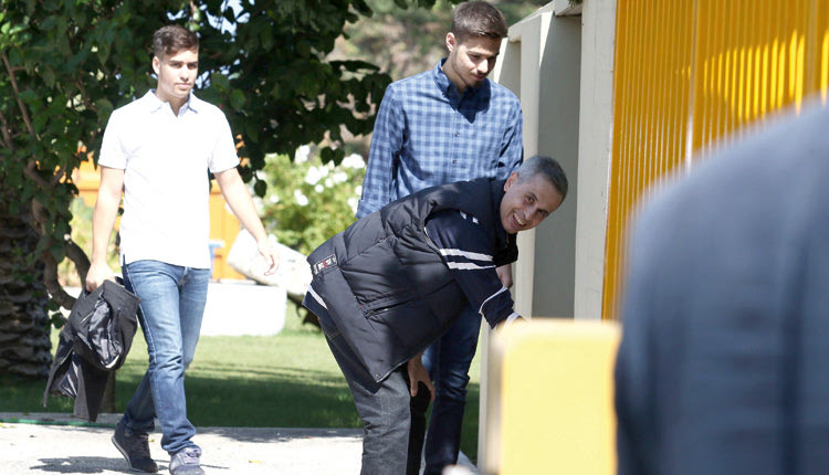 Ο Μ. Λεμπιδάκης φτάνει στα “Πλαστικά Κρήτης” με τους δυο γιους του