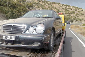 Ο 62χρονος καρδιολόγος Χριστόδουλος Καλαντζάκης (ένθετη φωτό) δέχτηκε την πρώτη τουφεκιά μέσα στη μαύρη Μερσεντές του