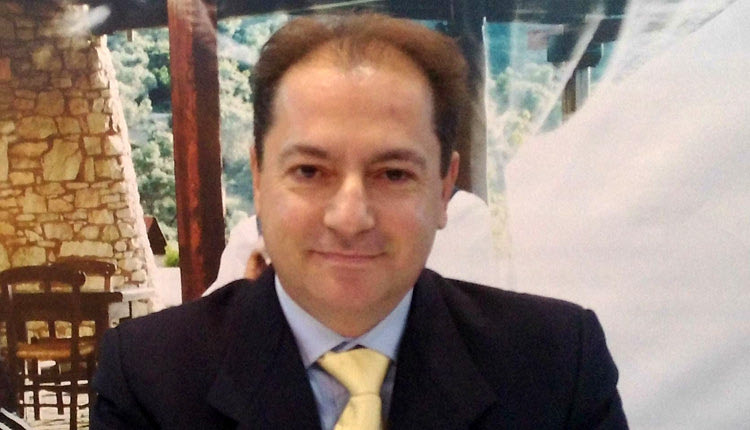 ο πρόεδρος του Σωματείου Επαγγελματιών Ξεναγών Κρήτης και Σαντορίνης Βαγγέλης Αλεφαντινός.